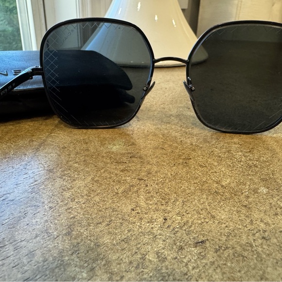 Chanel sunglasses - Picture 3 of 4